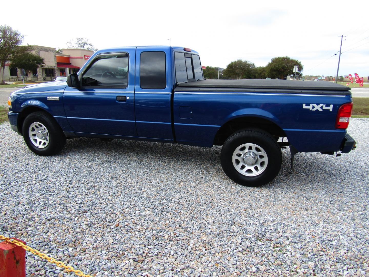 2010 Blue /Black Ford Ranger Sport SuperCab 4-Door 4WD (1FTLR4FE6AP) with an 4.0L V6 SOHC 12V engine, Automatic transmission, located at 15016 S Hwy 231, Midland City, AL, 36350, (334) 983-3001, 31.306210, -85.495277 - Photo#5